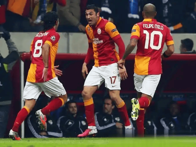 欧冠生死战：加拉塔萨雷魔鬼主场硬刚利物浦，谁能突围？